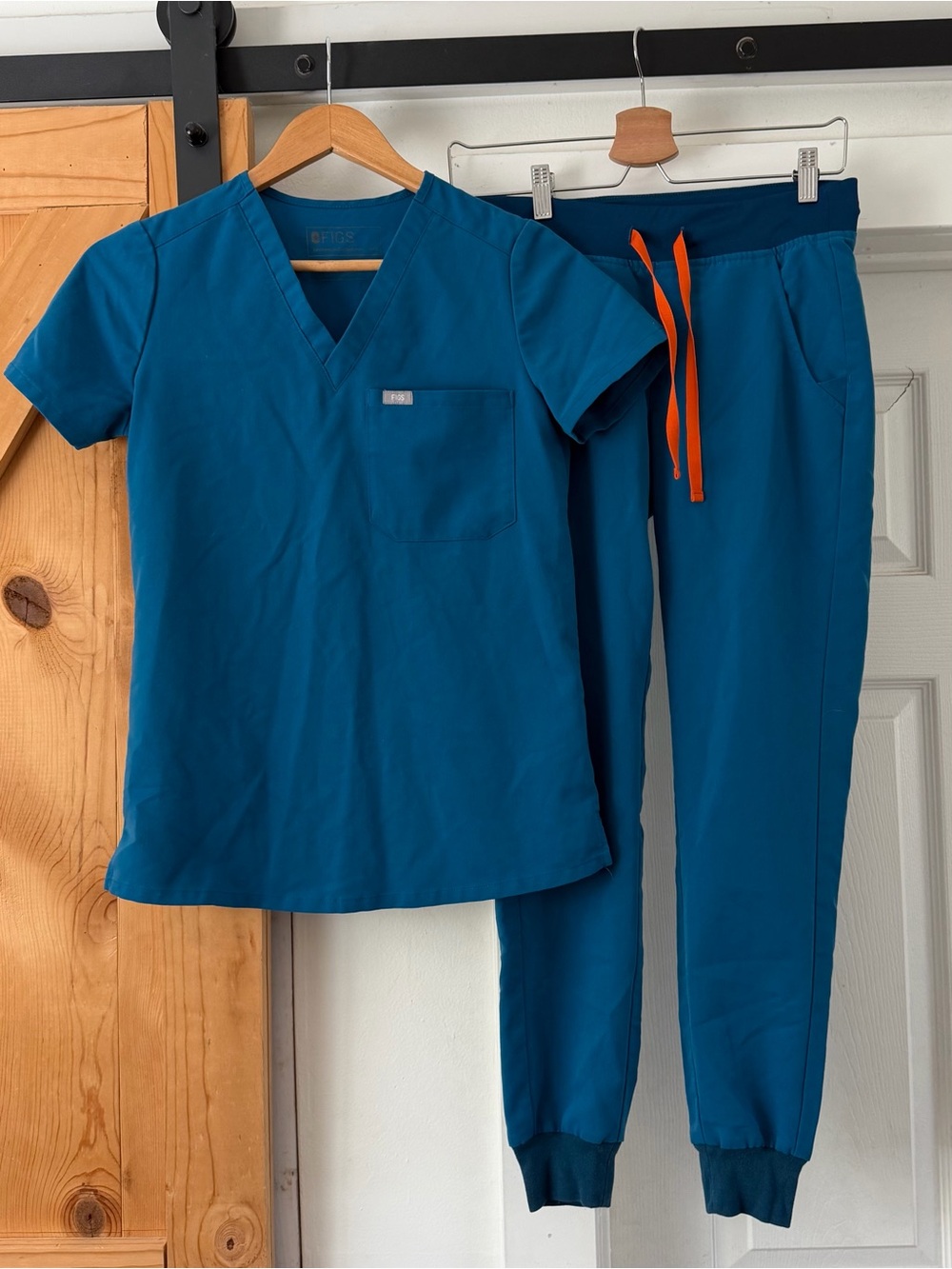 FIGS Technical Collection Women’s XXS Blue Scrub Set Top & Jogger Pants